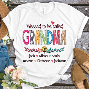 Brambles Boutique Personalized grandma art with grandkids mother day 2022 T-Shirt